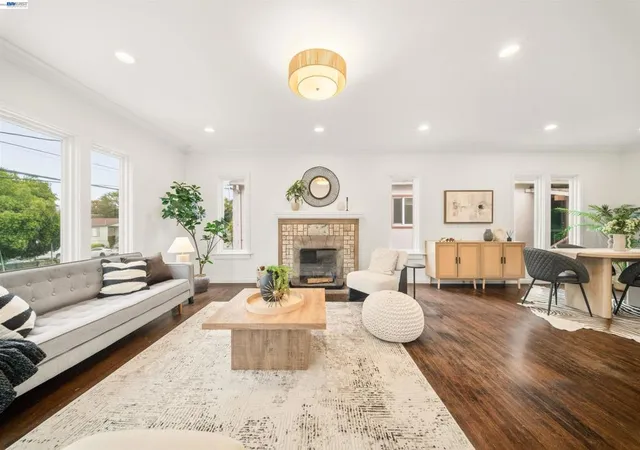 Photo 3 of Sale Pending at 542 Adams St, Albany, CA 94706 | MLS# 41147493 | Listing updated on 2026-09-26