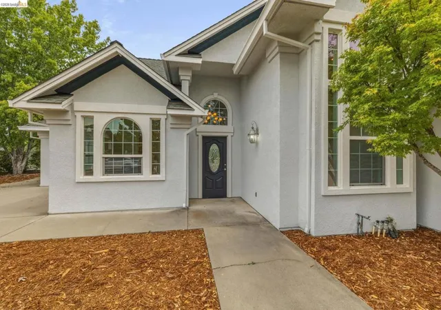 Photo 3 of Single family home for sale at 667 Twilight Ct, Sonora, CA 95370 | MLS# 41147497 | Listing updated on 2026-09-15