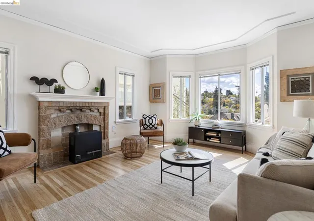 Listing Photo 4 - Condo for sale in building located at 873 Erie, Oakland, CA 94610