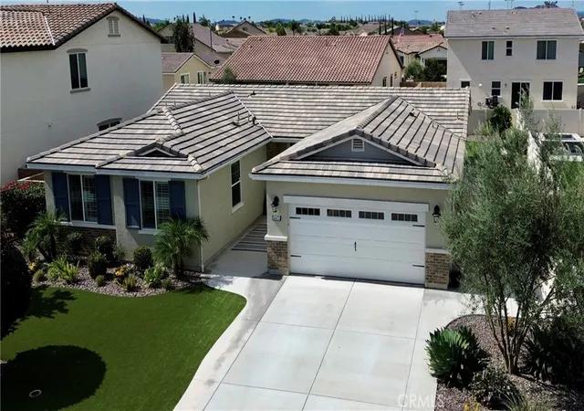 Photo 3 of Sale Pending at 34471 Silky Dogwood, Winchester, CA 92596 | MLS# SW26195673 | Listing updated on 2026-09-15