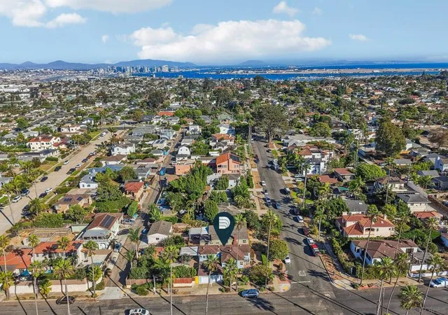 Photo 3 of Sale Pending at 4390 Niagara Ave, San Diego, CA 92107 | MLS# 260022010SD | Listing updated on 2026-09-17
