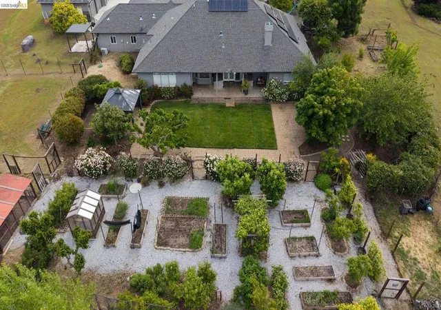 Photo 3 of Single family home for sale at 22282 Bennett Rd, Sonora, CA 95370 | MLS# 41147510 | Listing updated on 2026-09-15