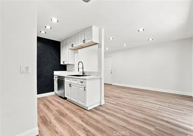 Listing Photo 5 - Condo for sale in building located at 4812 Holw Corner, Culver City, CA 90230 - Unit #151
