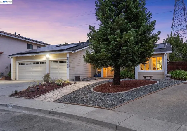 Photo 3 of Single family home for sale at 5736 Medallion Ct, Castro Valley, CA 94552 | MLS# 41147519 | Listing updated on 2026-09-15