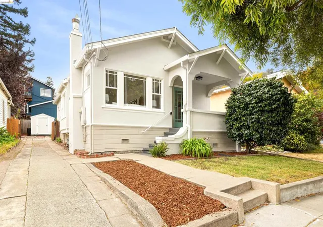 Photo 2 of Single family home for sale at 804 Madison St, Albany, CA 94706 | MLS# 41147521 | Listing updated on 2026-09-15
