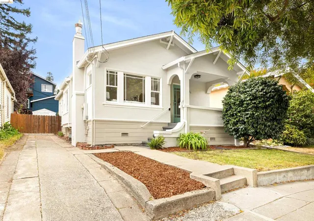 Photo 3 of Single family home for sale at 804 Madison St, Albany, CA 94706 | MLS# 41147521 | Listing updated on 2026-09-15