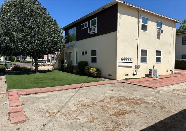 Listing Photo 4 - Condo for sale in building located at 2208 W Victory, Burbank, CA 91506