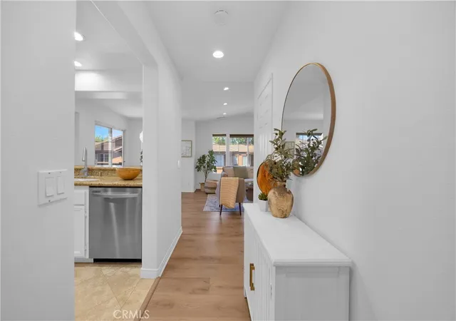 Photo 4 of Condo for sale at 10 Iron Bark, Aliso Viejo, CA 92656 | MLS# OC26196605 | Listing updated on 2026-09-15