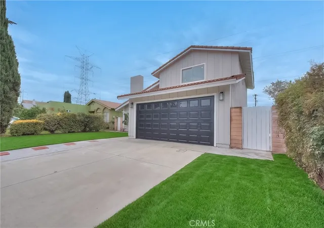 Photo 2 of Single family home for sale at 286 W Renwick, Azusa, CA 91702 | MLS# CV26197091 | Listing updated on 2026-09-26