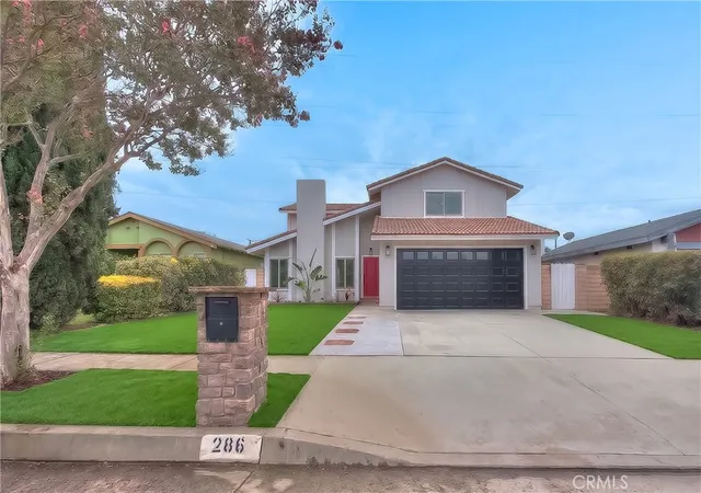 Photo 3 of Single family home for sale at 286 W Renwick, Azusa, CA 91702 | MLS# CV26197091 | Listing updated on 2026-09-26