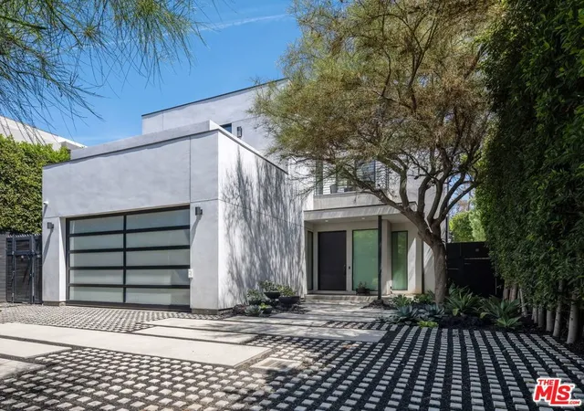 Photo 1 of Single family home for sale at 848 N Crescent Hts Blvd, Los Angeles, CA 90046 | MLS# 26934353 | Listing updated on 2026-10-03