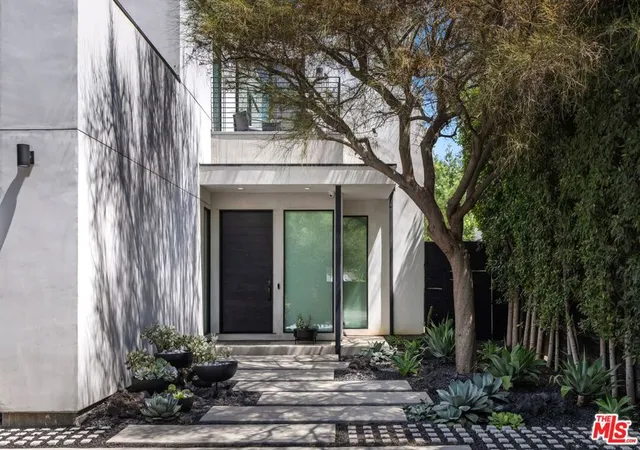 Photo 2 of Single family home for sale at 848 N Crescent Hts Blvd, Los Angeles, CA 90046 | MLS# 26934353 | Listing updated on 2026-10-03