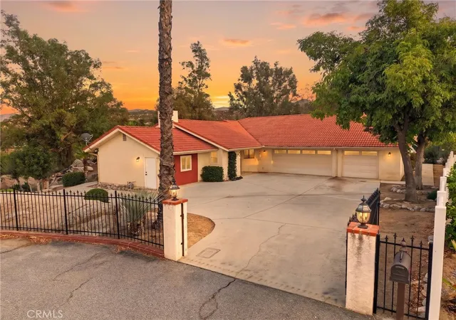 Photo 2 of Single family home for sale at 27435 Columbia St, Hemet, CA 92544 | MLS# SW26197192 | Listing updated on 2026-09-15