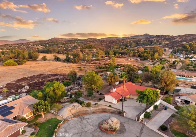 Photo 3 of Single family home for sale at 27435 Columbia St, Hemet, CA 92544 | MLS# SW26197192 | Listing updated on 2026-09-15