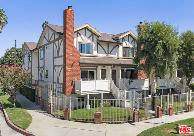 Condo for sale at 13959 Victory Blvd #1, Van Nuys, CA 91401 | MLS# 26970447