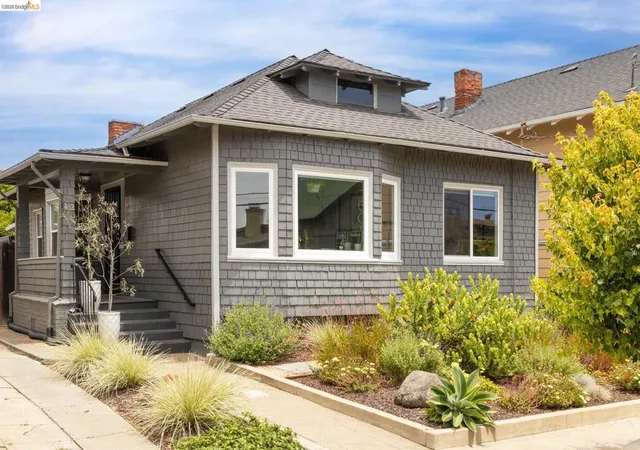 Photo 3 of Single family home for sale at 452 44th Street, Oakland, CA 94609 | MLS# 41147566 | Listing updated on 2026-09-16