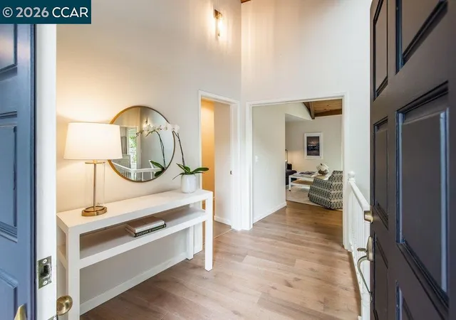 Photo 3 of Sale Pending at 9 Valley Ct, Orinda, CA 94563 | MLS# 41147568 | Listing updated on 2026-09-26
