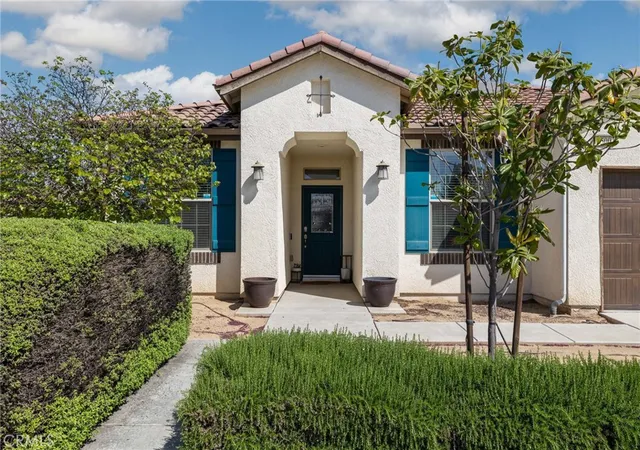 Photo 3 of Sale Pending at 9500 Laurelwood Ct, Shafter, CA 93263 | MLS# PI26197355 | Listing updated on 2026-09-15