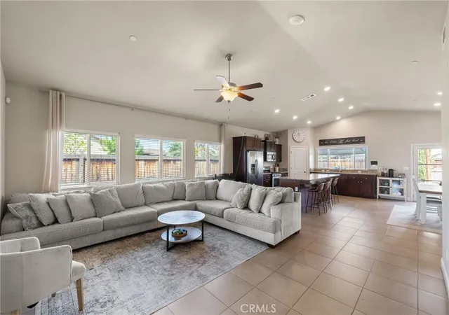 Photo 4 of Sale Pending at 9500 Laurelwood Ct, Shafter, CA 93263 | MLS# PI26197355 | Listing updated on 2026-09-15