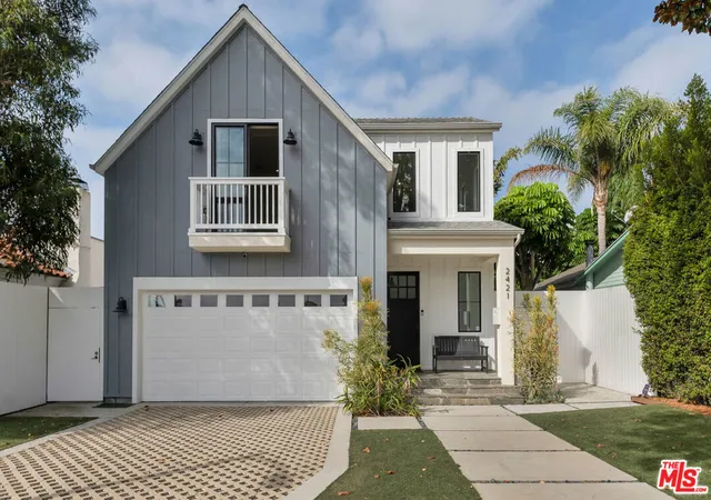 Photo 2 of Single family home for sale at 2421 Louella Ave, Venice, CA 90291 | MLS# 26876257 | Listing updated on 2026-09-30