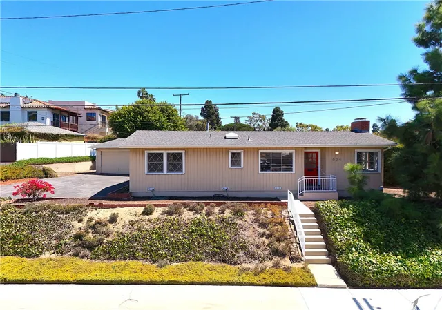 Photo 1 of Sale Pending at 534 S Juanita Ave, Redondo Beach, CA 90277 | MLS# SB26197484 | Listing updated on 2026-09-15
