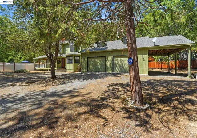 Photo 3 of Sale Pending at 21916 Fallview Dr, Sonora, CA 95370 | MLS# 41147629 | Listing updated on 2026-09-15