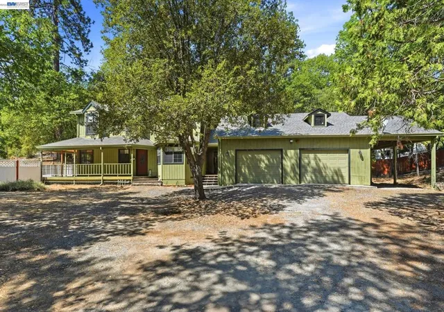 Photo 3 of Sale Pending at 21916 Fallview Dr, Sonora, CA 95370 | MLS# 41147629 | Listing updated on 2026-09-15