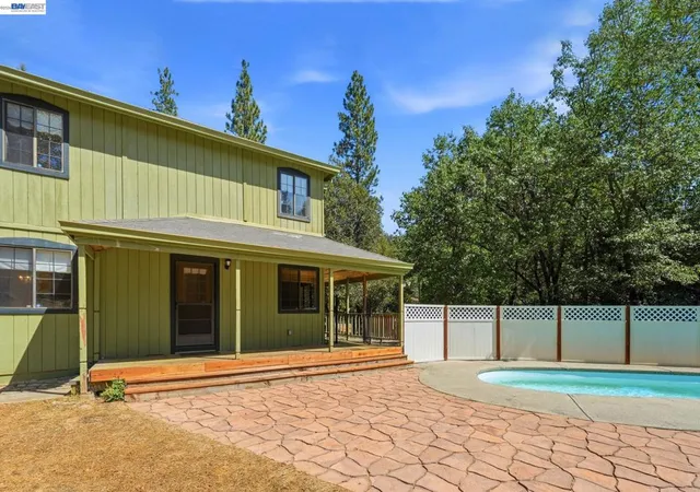 Photo 4 of Sale Pending at 21916 Fallview Dr, Sonora, CA 95370 | MLS# 41147629 | Listing updated on 2026-09-15