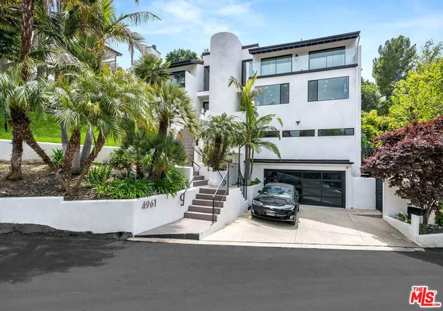Photo 1 of Single family home for sale at 4961 Marmol Dr, Woodland Hills, CA 91364 | MLS# 26985743 | Listing updated on 2026-09-26