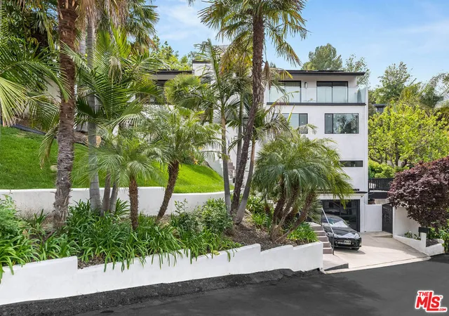 Photo 3 of Single family home for sale at 4961 Marmol Dr, Woodland Hills, CA 91364 | MLS# 26985743 | Listing updated on 2026-09-26