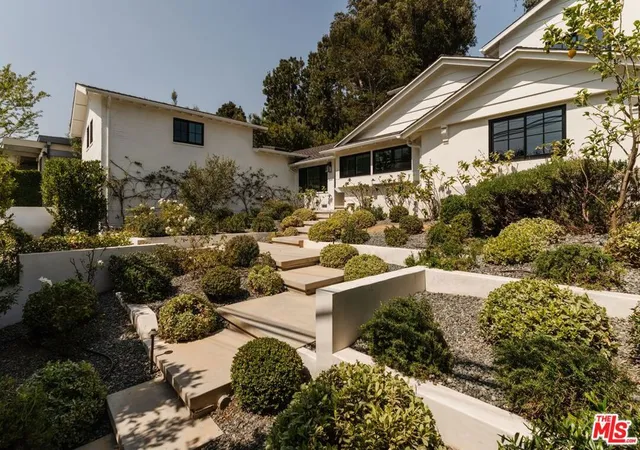 Photo 2 of Single family home for sale at 252 N Kenter Ave, Los Angeles, CA 90049 | MLS# 26986071 | Listing updated on 2026-10-01