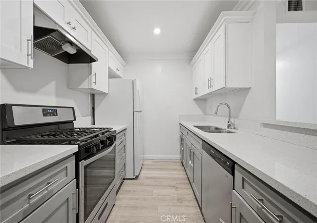 Photo 3 of Condo for sale at 18620 Hatteras St #206, Tarzana, CA 91356 | MLS# SR26197595 | Listing updated on 2026-09-14