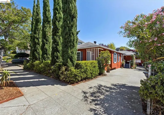 Photo 2 of Condo for sale at 2218 Parker St, Berkeley, CA 94704 | MLS# 41147681 | Listing updated on 2026-10-06