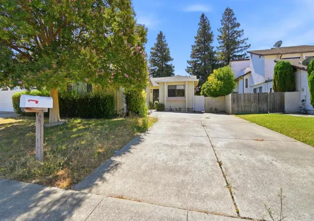 Single family home for sale at 1122 Hartford Pl, Fairfield, CA 94534 | MLS# ML82060282