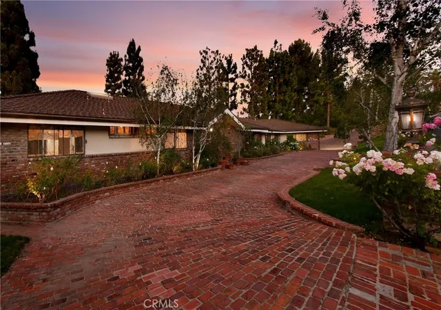 Photo 2 of Single family home for sale at 16172 Royal Oak Rd, Encino, CA 91436 | MLS# SR26195984 | Listing updated on 2026-09-16