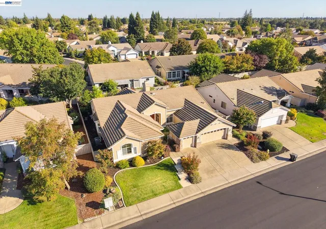 Single family home for sale at 5040 Green Grv Ln, Roseville, CA 95747 | MLS# 41147725