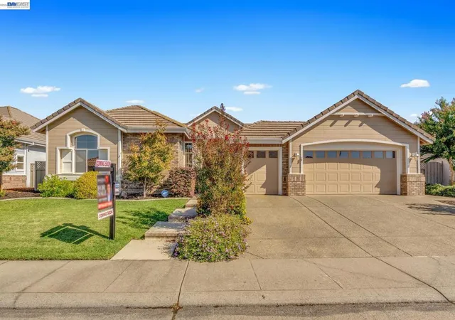 Photo 3 of Single family home for sale at 5040 Green Grv Ln, Roseville, CA 95747 | MLS# 41147725 | Listing updated on 2026-09-15