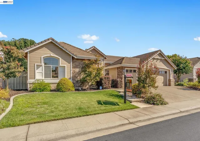 Photo 3 of Single family home for sale at 5040 Green Grv Ln, Roseville, CA 95747 | MLS# 41147725 | Listing updated on 2026-09-15