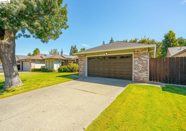 Photo 2 of Sale Pending at 5918 Land View Dr, Stockton, CA 95219 | MLS# 41147726 | Listing updated on 2026-09-15