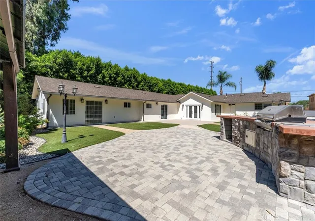 Photo 3 of Single family home for sale at 22720 Oxnard St, Woodland Hills, CA 91367 | MLS# SR26196432 | Listing updated on 2026-09-15