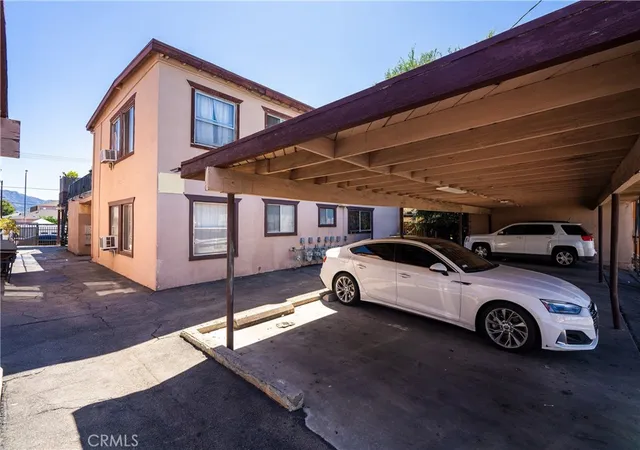 Photo 4 of House for sale at 7301 Vineland, Sun Valley, CA 91352 | MLS# BB26197118 | Listing updated on 2026-09-15