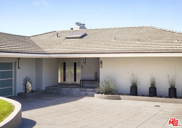 Photo 3 of Sale Pending at 30043 Matisse Dr, Rancho Palos Verdes, CA 90275 | MLS# 26985869 | Listing updated on 2026-10-06