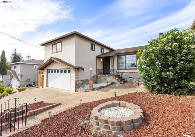 Photo 3 of Sale Pending at 5012 Proctor Rd, Castro Valley, CA 94546 | MLS# 41147755 | Listing updated on 2026-09-23
