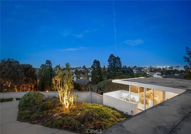 Photo 4 of Single family home for sale at 1142 Ronda, Manhattan Beach, CA 90266 | MLS# SB26196641 | Listing updated on 2026-09-27