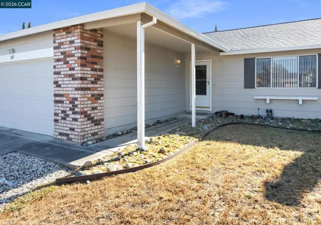 Photo 4 of Single family home for sale at 807 Scoter Way, Suisun City, CA 94585 | MLS# 41147775 | Listing updated on 2026-09-17