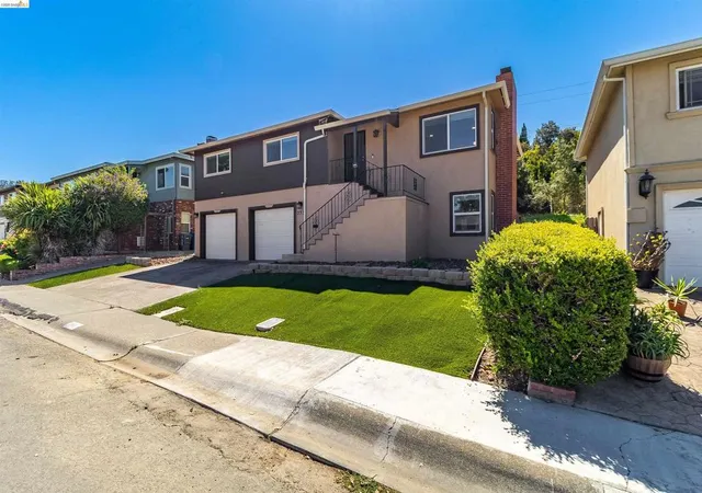 Photo 3 of Single family home for sale at 335 Pepper Dr, Vallejo, CA 94589 | MLS# 41147779 | Listing updated on 2026-10-06