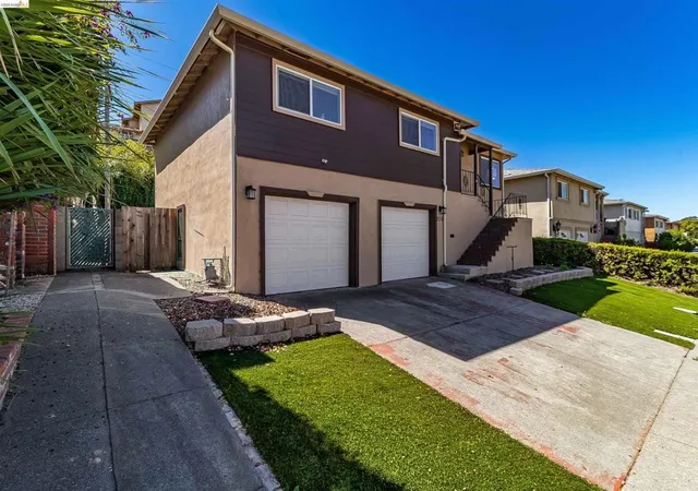 Photo 3 of Single family home for sale at 335 Pepper Dr, Vallejo, CA 94589 | MLS# 41147779 | Listing updated on 2026-10-06