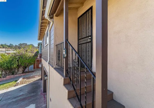 Photo 4 of Single family home for sale at 335 Pepper Dr, Vallejo, CA 94589 | MLS# 41147779 | Listing updated on 2026-10-06