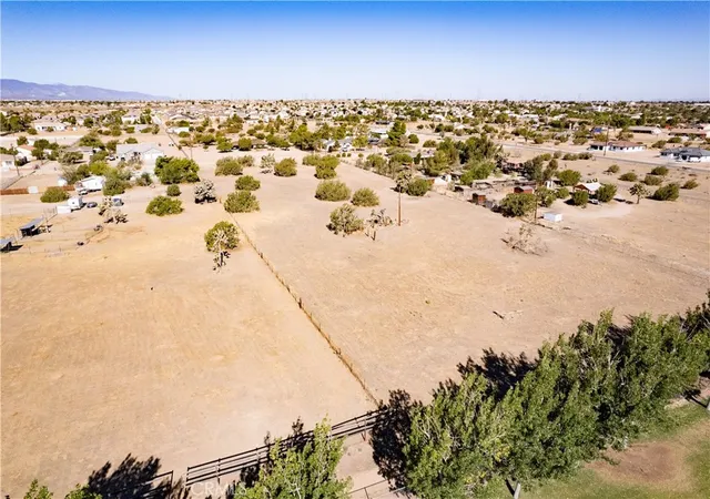 Photo 4 of Sale Pending at 8821 Oakwood, Hesperia, CA 92345 | MLS# HD26198599 | Listing updated on 2026-09-15