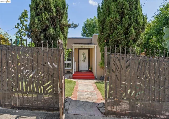 Photo 2 of Single family home for sale at 2960 106th Avenue, Oakland, CA 94605 | MLS# 41147821 | Listing updated on 2026-09-15